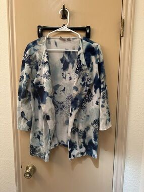 Chicos Blue and White Watercolor Floral Open Cardigan